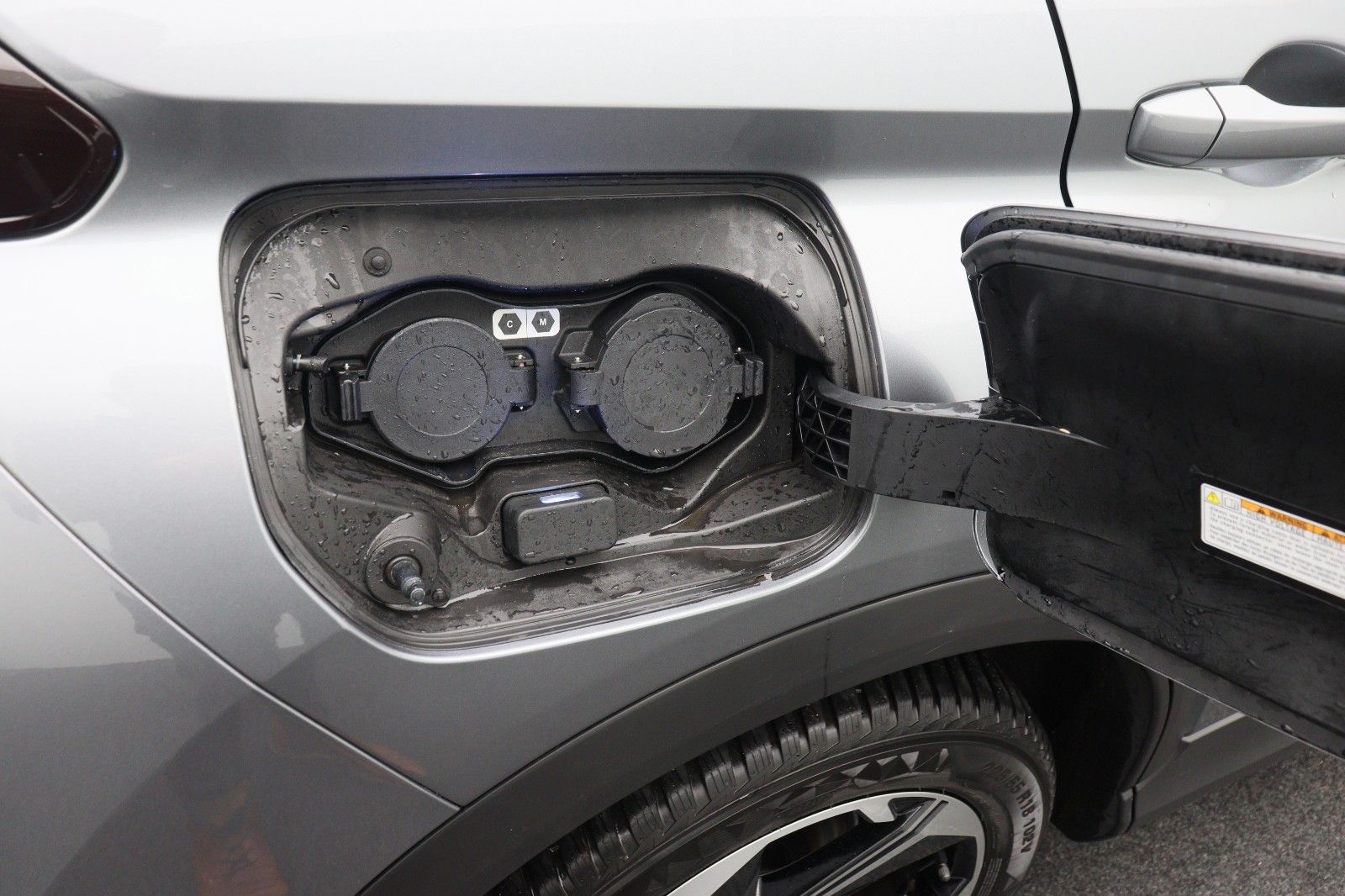 Fahrzeugabbildung Mitsubishi Eclipse Cross Plug-in Hybrid 2.4 Basis 4WD