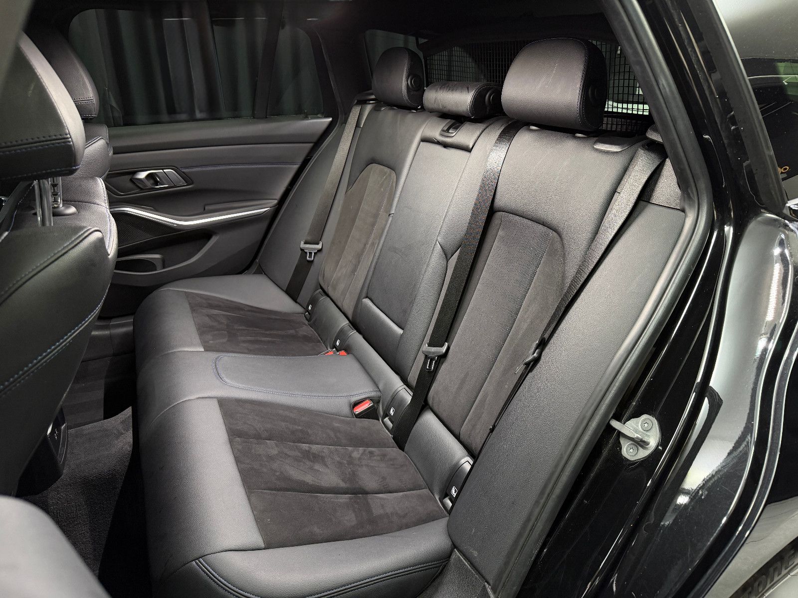 Fahrzeugabbildung BMW 320i Touring M Sport|HIFI|RF-CAM|ACC