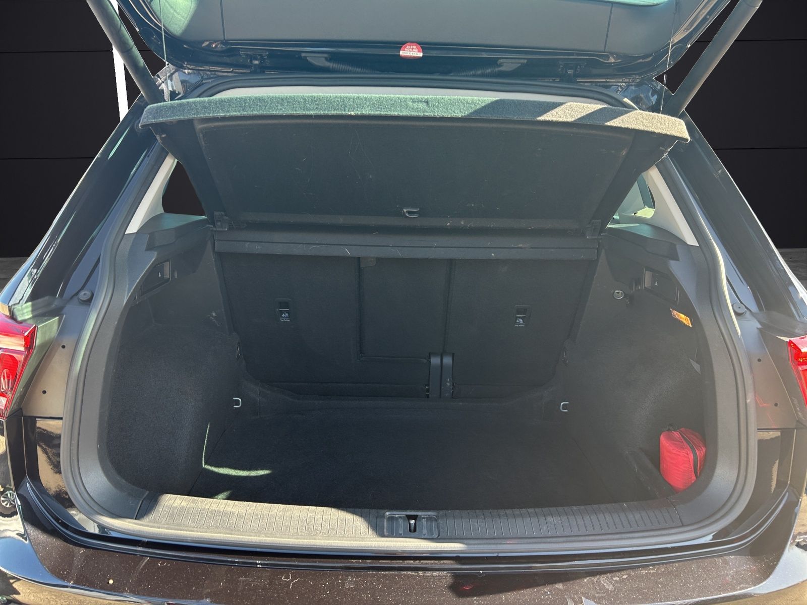 Fahrzeugabbildung Volkswagen Tiguan Life TDI DSG 4M LED ACC AHK LRHzg SH Rear