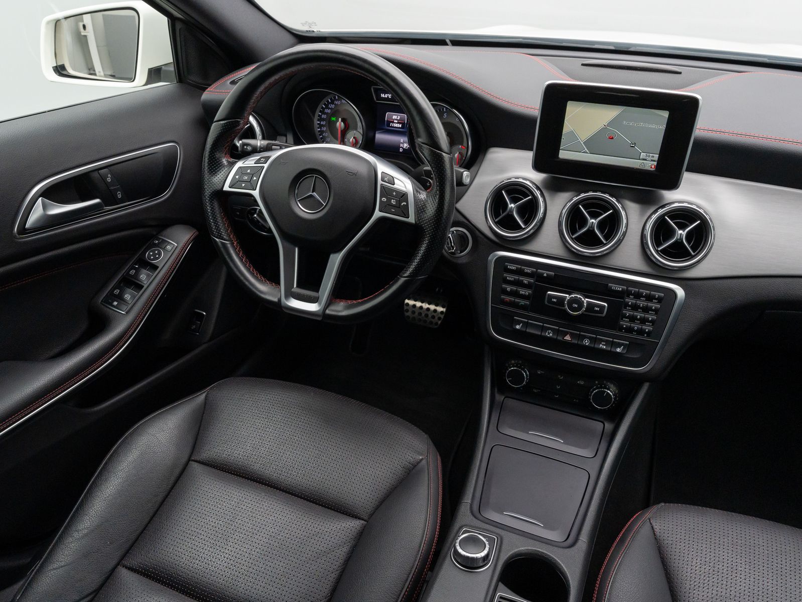 Fahrzeugabbildung Mercedes-Benz GLA 200 Street Style ParkAss Navi Bi-Xenon Leder