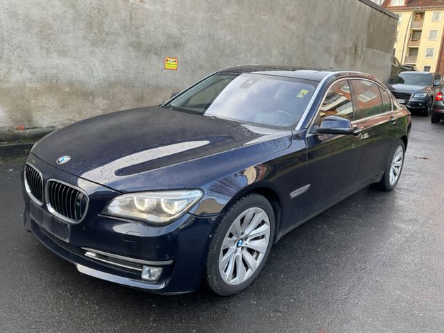 BMW ActiveHybrid 7 Lang, Voll, Motor tickert, LESEN