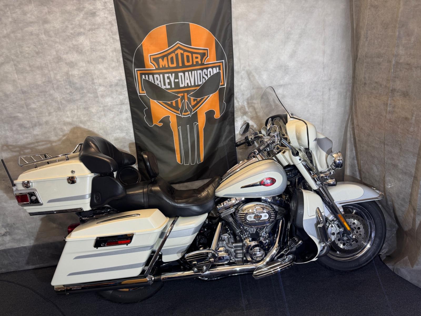 Harley-Davidson FLHTCUSE 3, Electra Glide, CVO,5HD,Kess-T,  TOP!