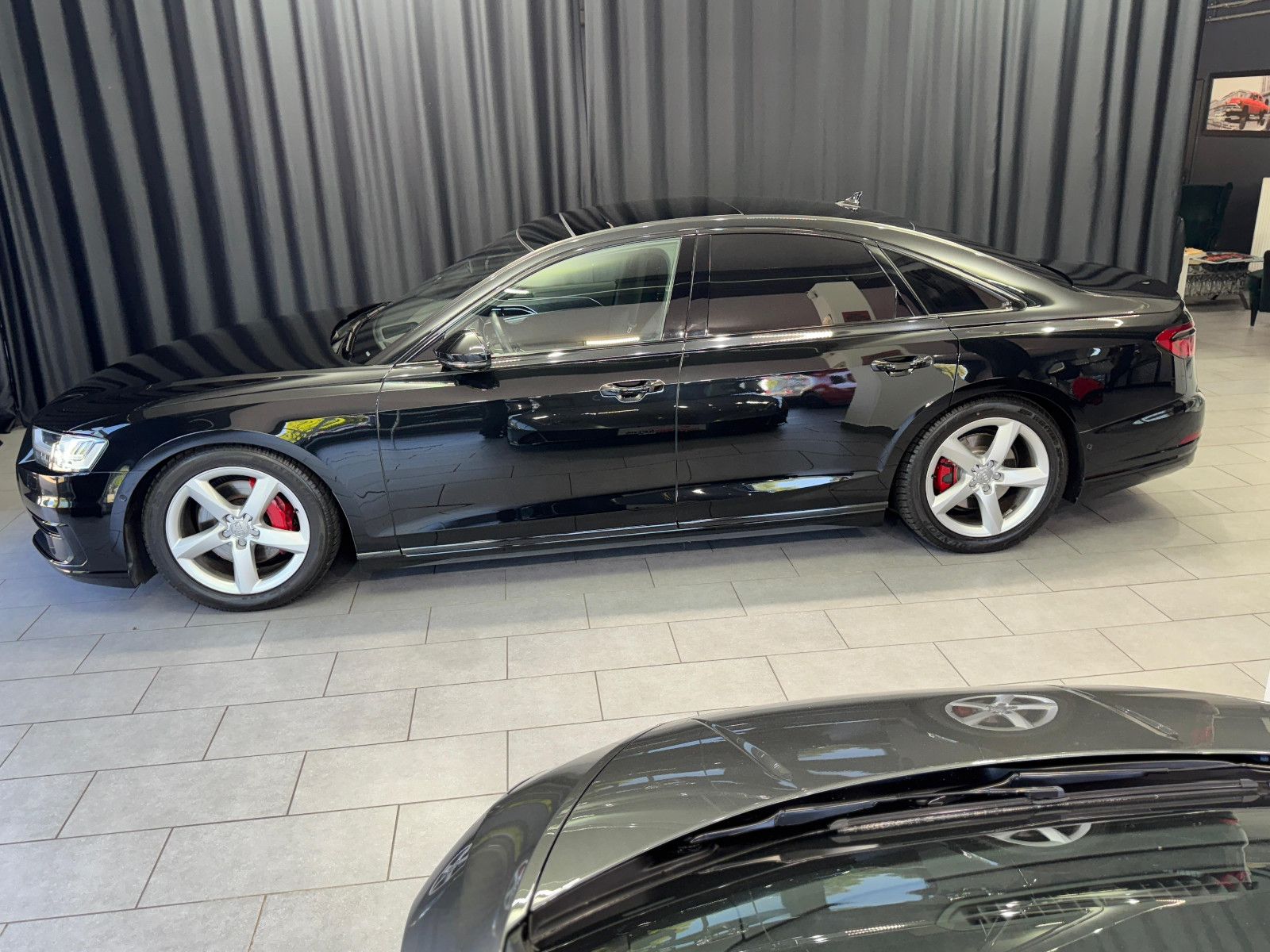 Fahrzeugabbildung Audi A8 50 TDI quattro|B&O|HUD|PANO|MATRIX