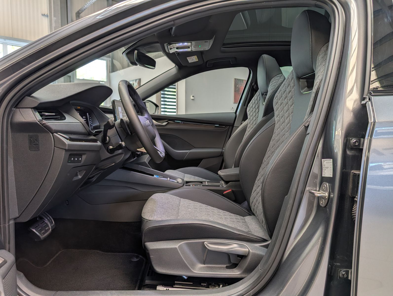 Fahrzeugabbildung SKODA Octavia 1.5 TSI Sportline Pano Matrix AHK 5J-Gar