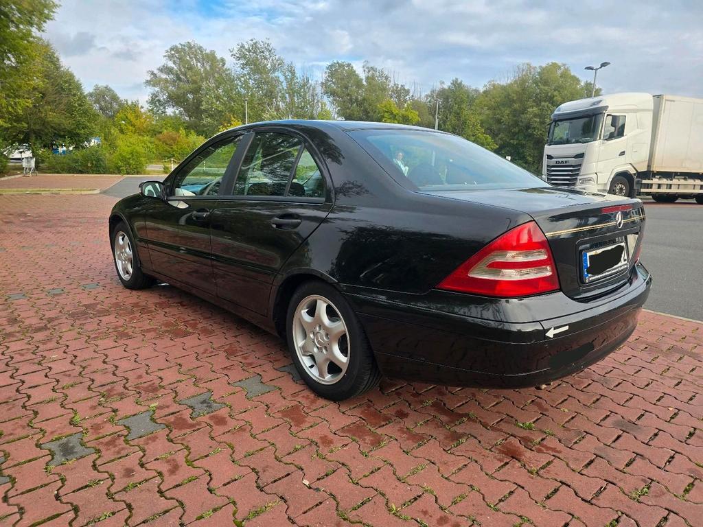 Mercedes-Benz C 180