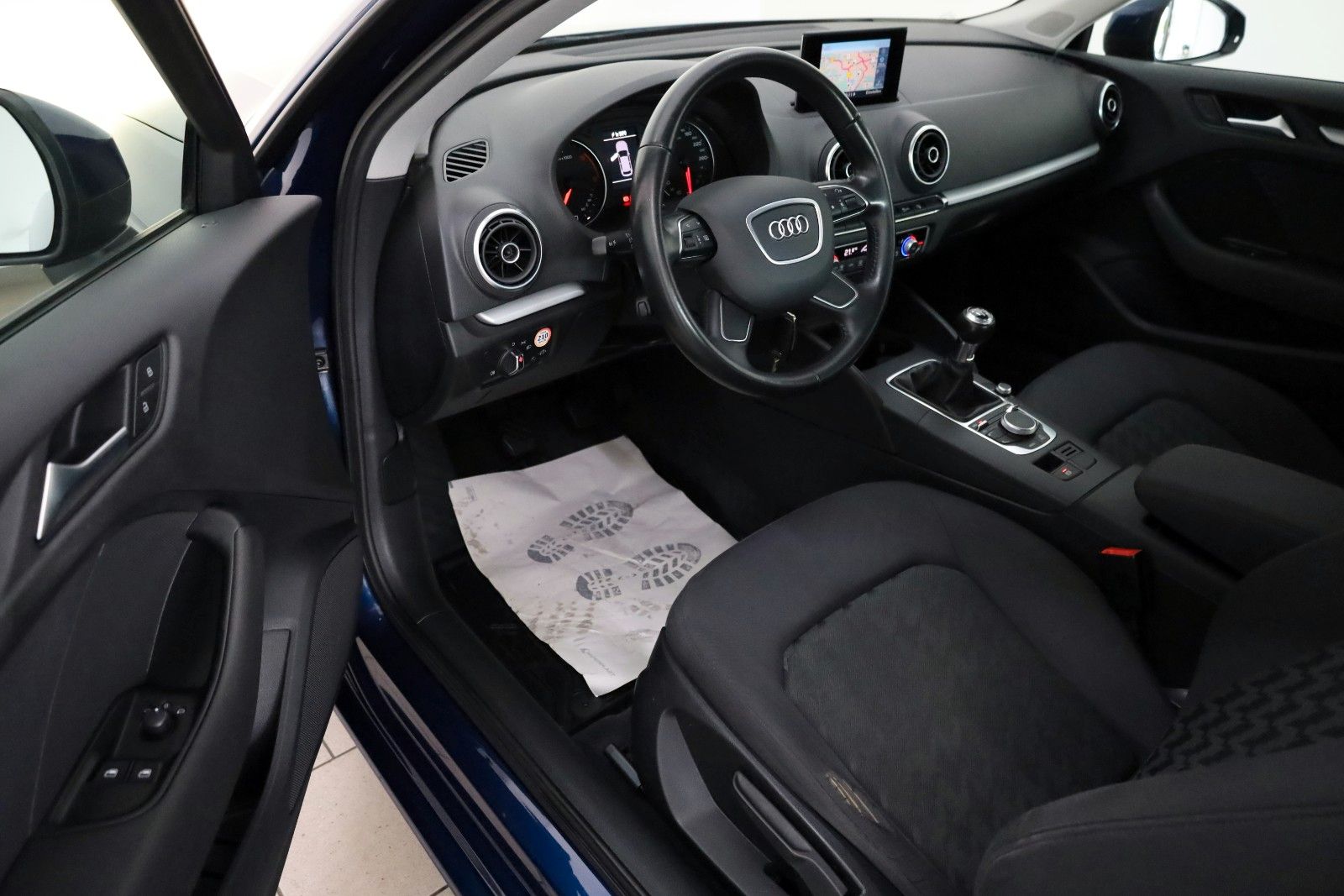 Fahrzeugabbildung Audi A3 attraction Navi,Xenon,SH,PDC,SR+WR