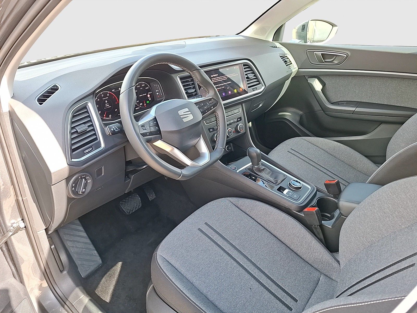 Fahrzeugabbildung SEAT Ateca TSI Style DSG LED Navi AID ACC Park-Assist