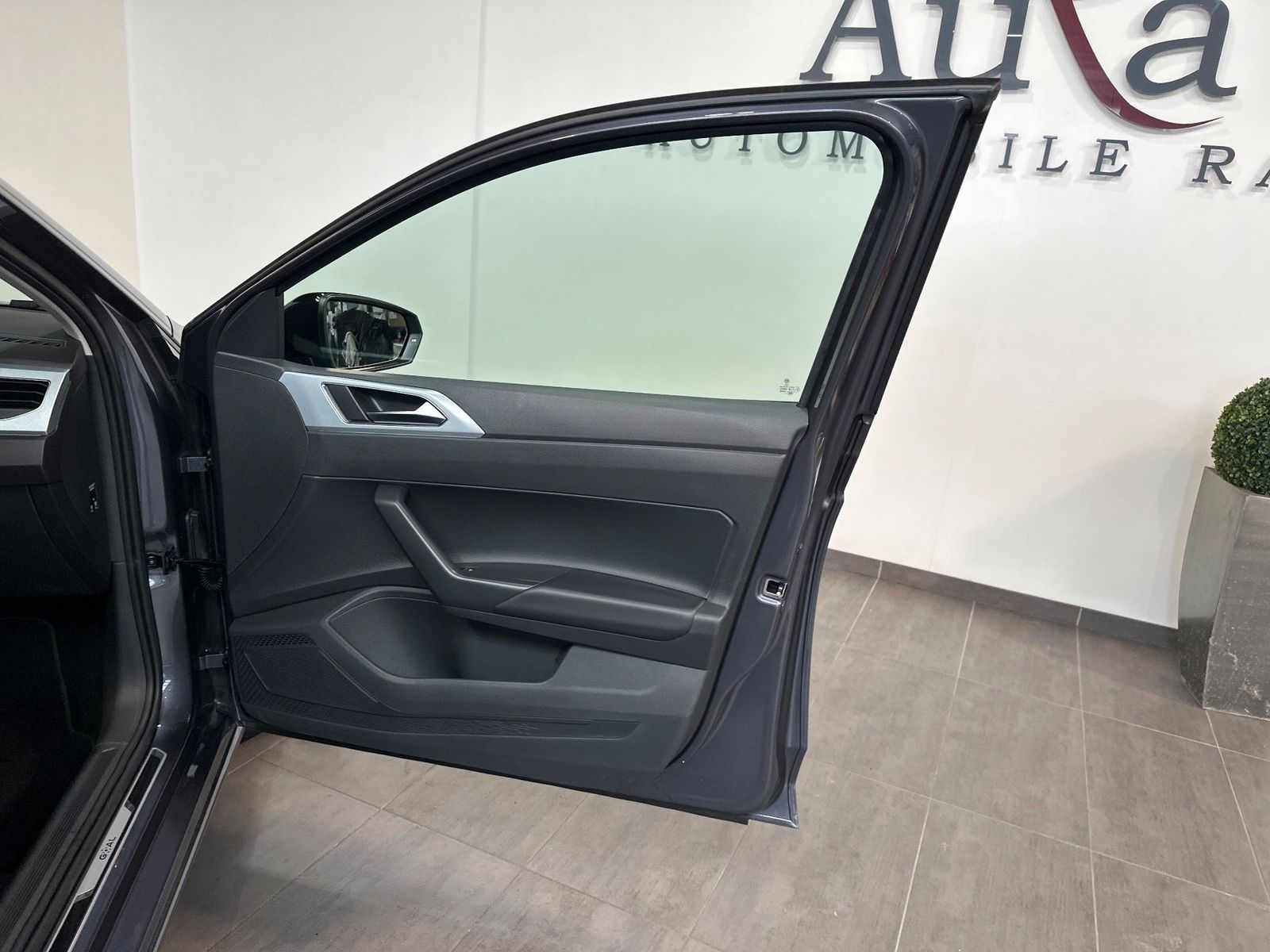 Fahrzeugabbildung Volkswagen Polo 1.0 TSI DSG GOAL LED+SHZ+ACC+CARPLAY+GJR