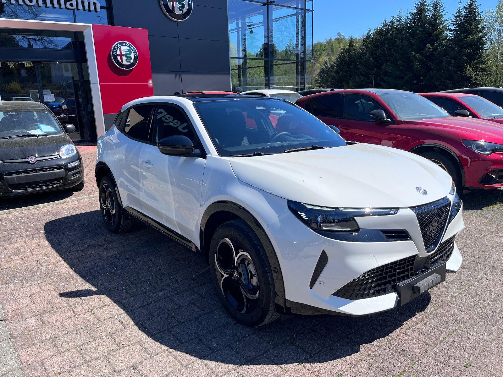 Fahrzeugabbildung Alfa Romeo Junior Ibrida 1.2 VGT 48V-Hybrid 107 kW Ti
