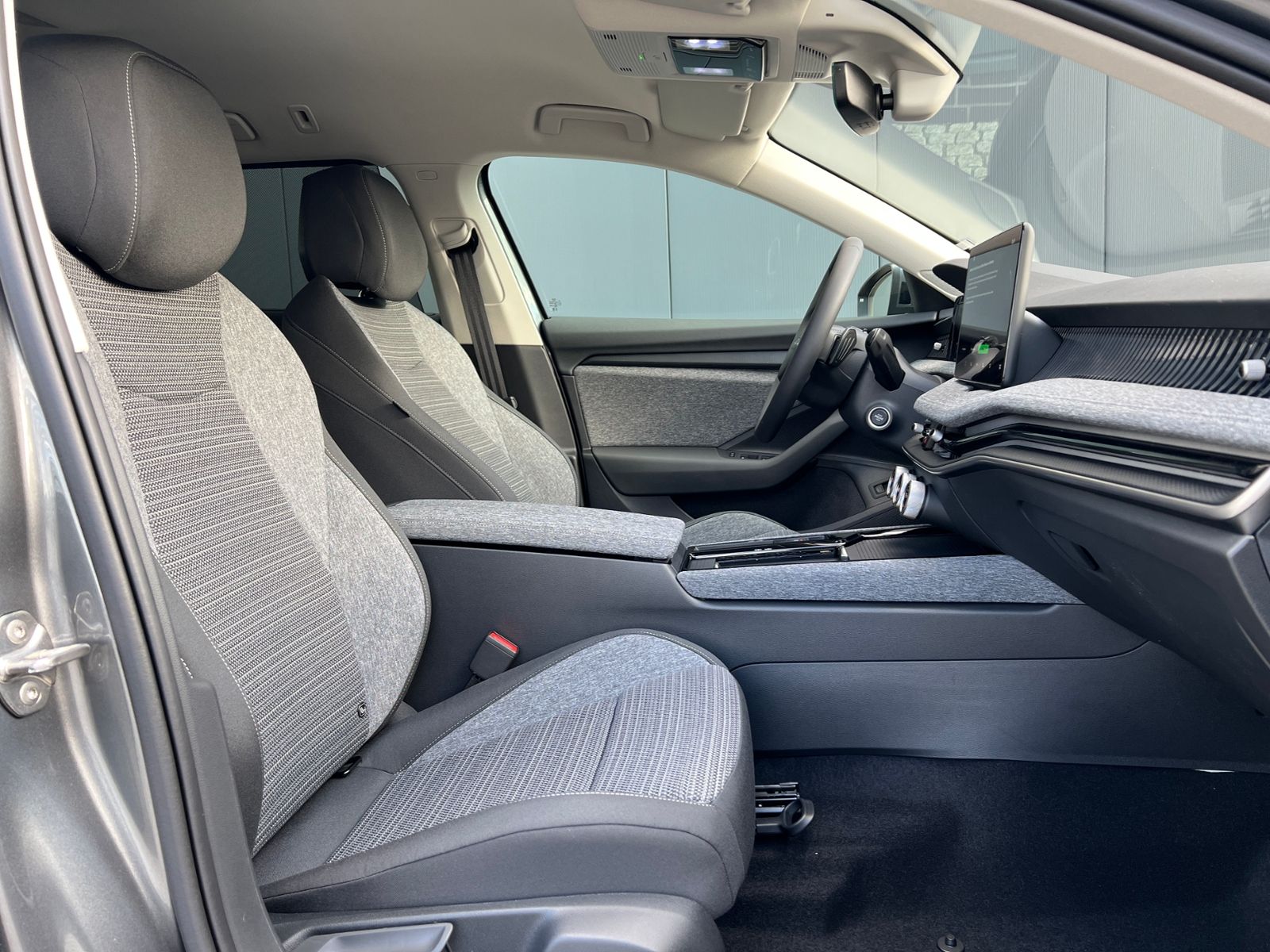 Fahrzeugabbildung SKODA Superb Combi Selection 2.0 TDI DSG *AHK, Navi, 1