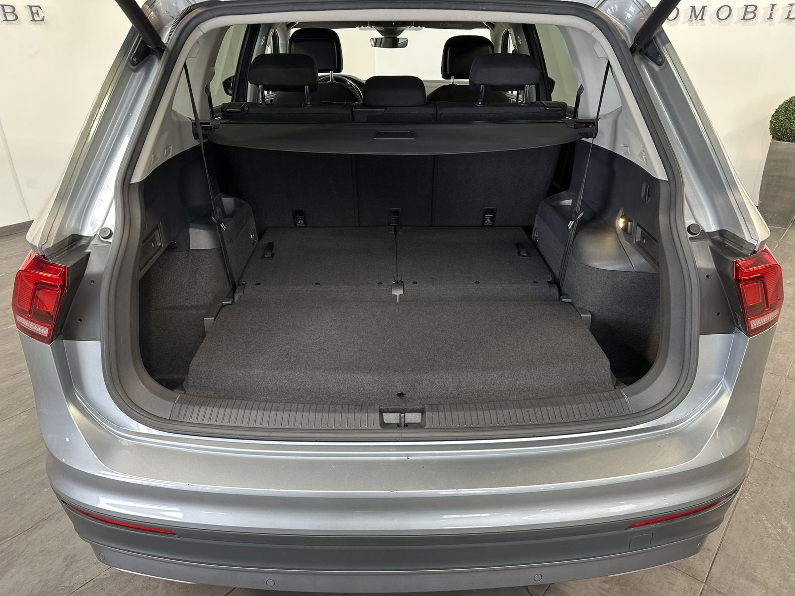 Fahrzeugabbildung Volkswagen Tiguan Allspace 4M United 7-Sitzer NAV+LED+KAMER