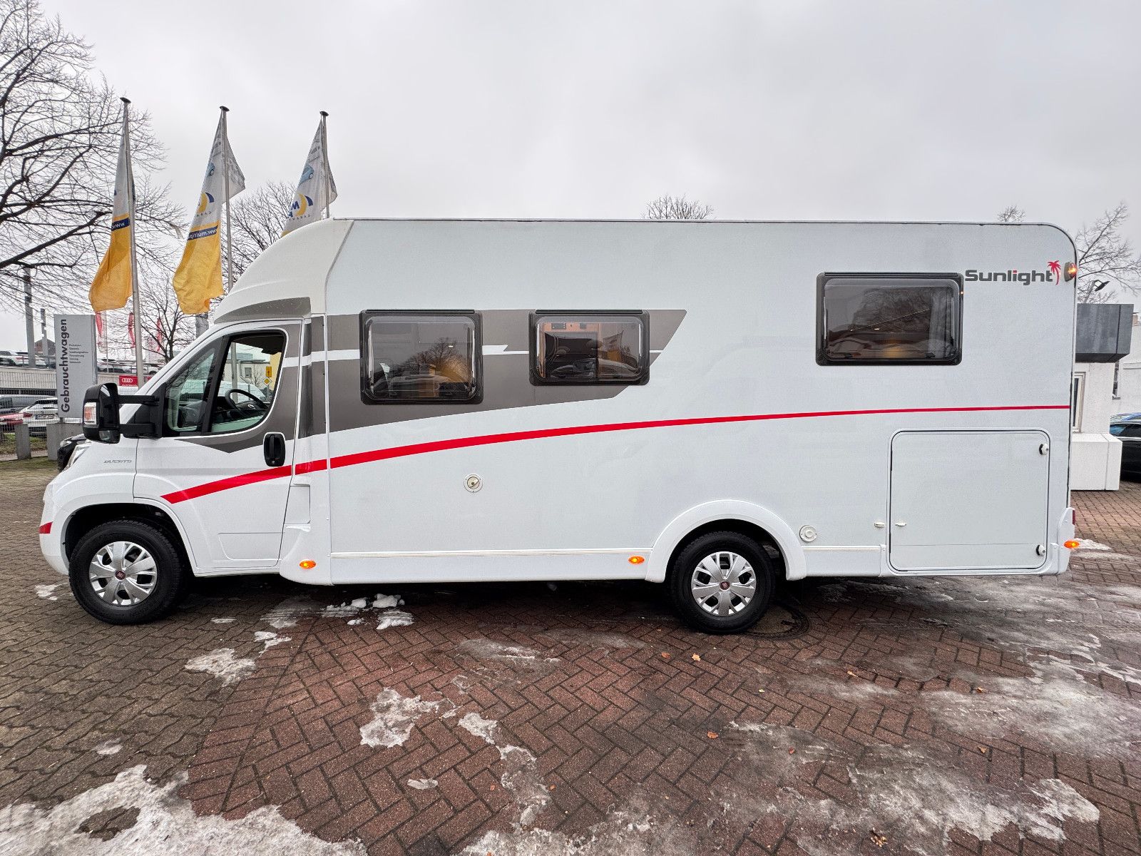 Fahrzeugabbildung Sunlight T69 L PANORAMA DACHKLIMA SAT NAVI QUEENSBETT WC+