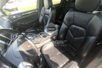 Porsche Cayenne - 10