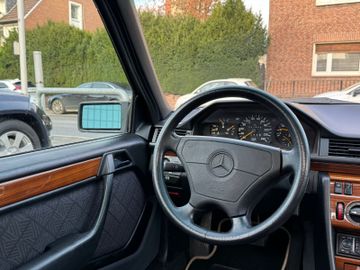 Mercedes E 220 - 8