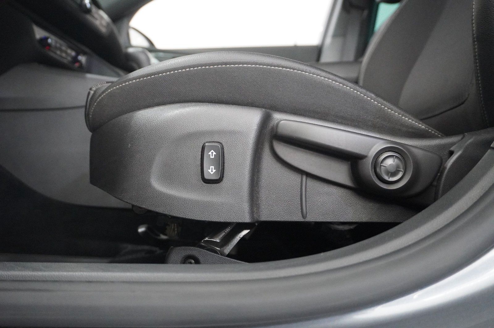 Fahrzeugabbildung Opel Insignia B ST 2.0D INNOV. NAVI/LED/KAMERA/SH/AHK