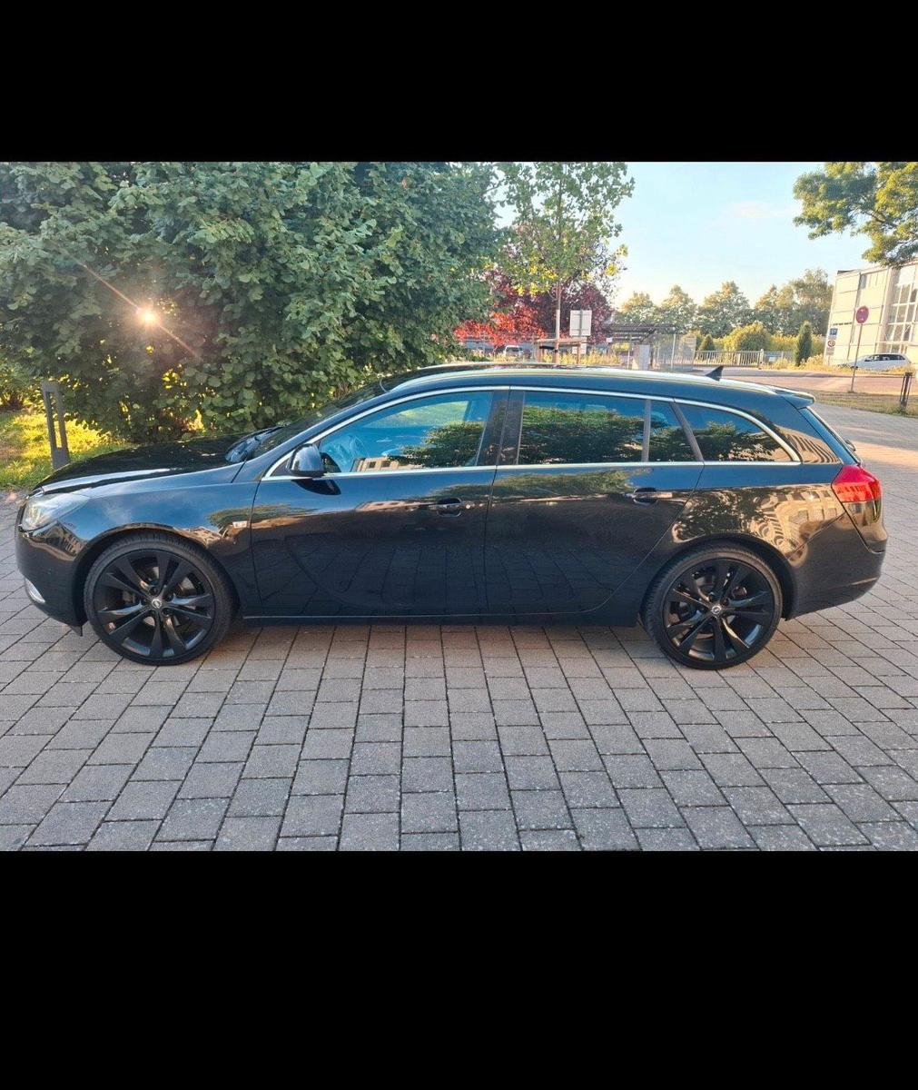 Opel Insignia 2011 — салон