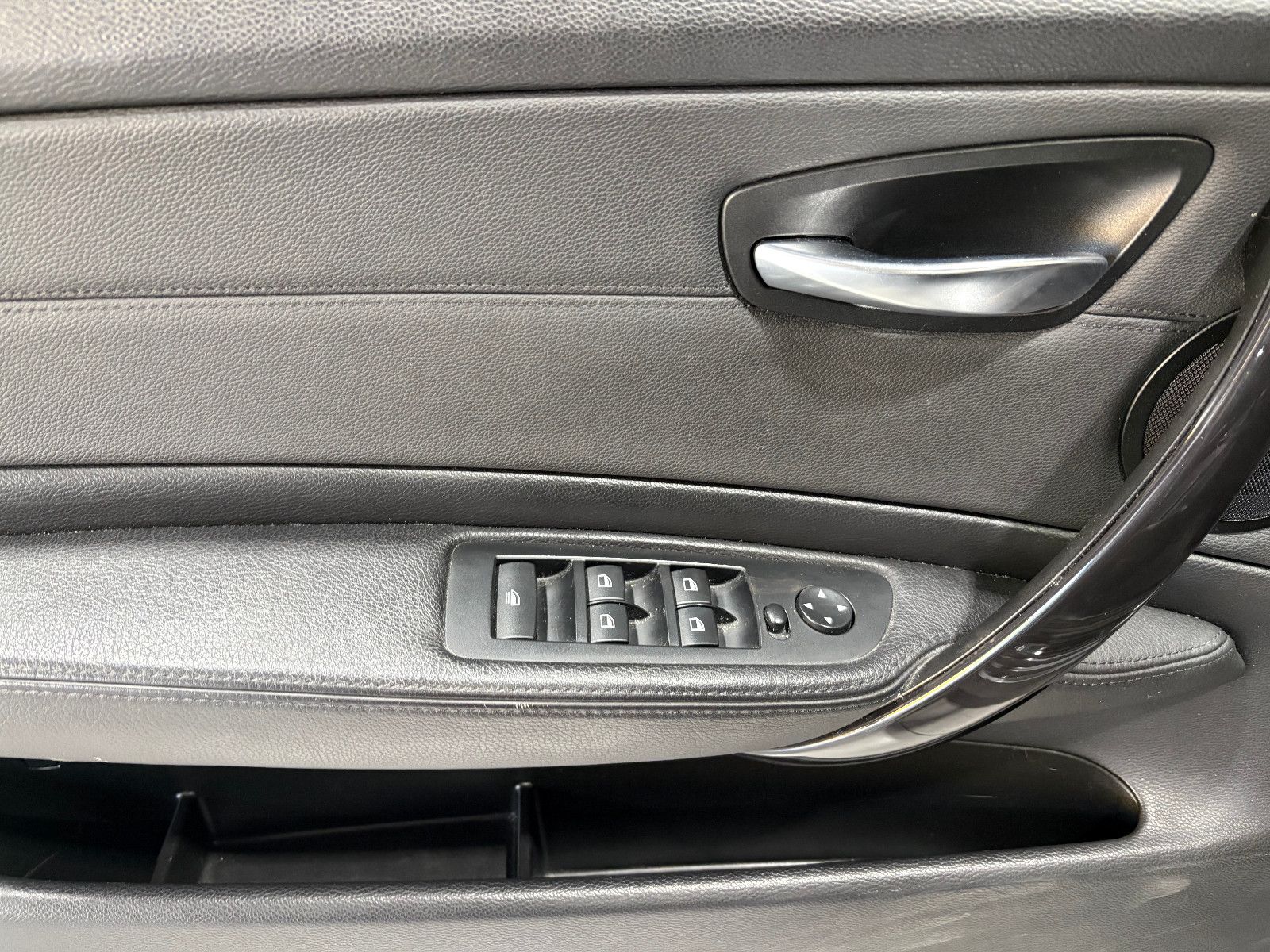 Fahrzeugabbildung BMW 118i Baureihe 1 Cabrio/NAVI/PDC/SHZ/KLIMA/8-FACH