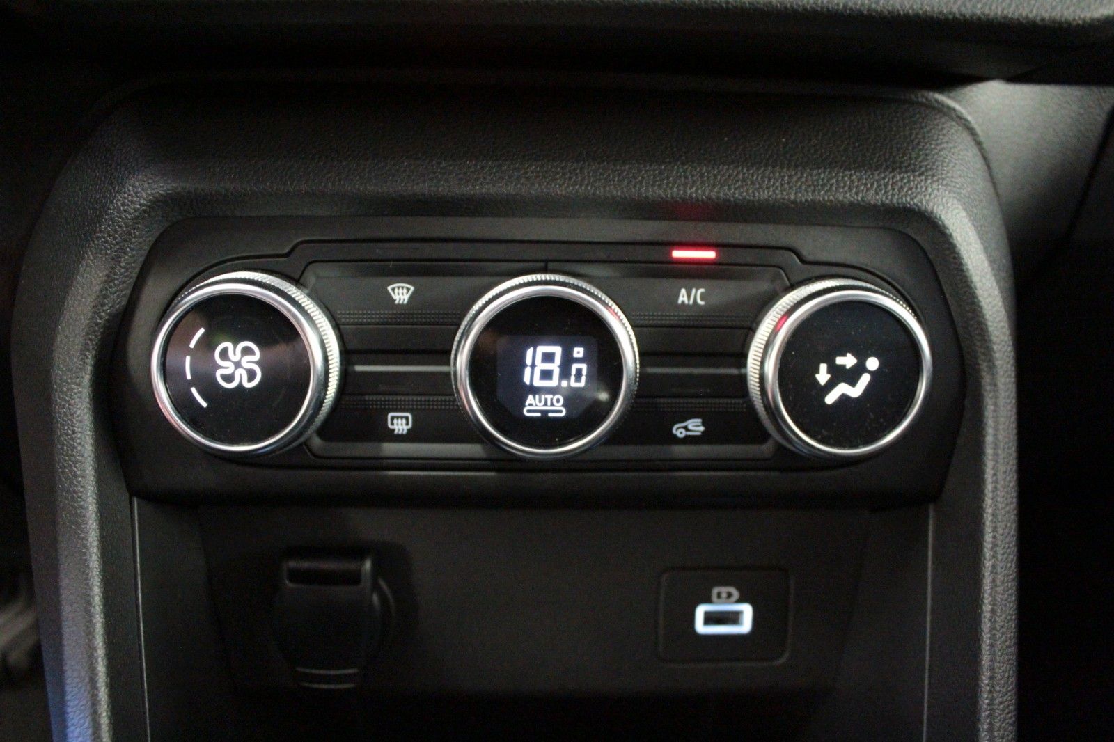 Fahrzeugabbildung Dacia Sandero TCe 100  Eco G   Benzin  + LPG