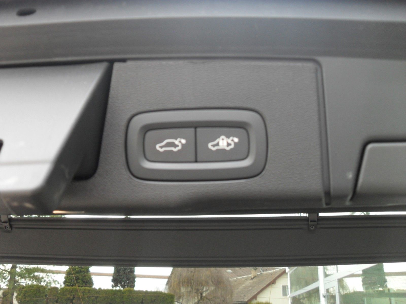 Fahrzeugabbildung Volvo XC 60 B5 Plus Black Edition AWD | HeadUp | 360°