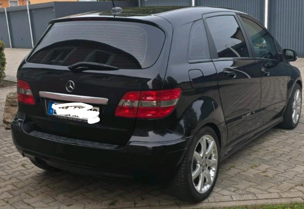 Mercedes-Benz B 180 BlueEFFICIENCY Standard