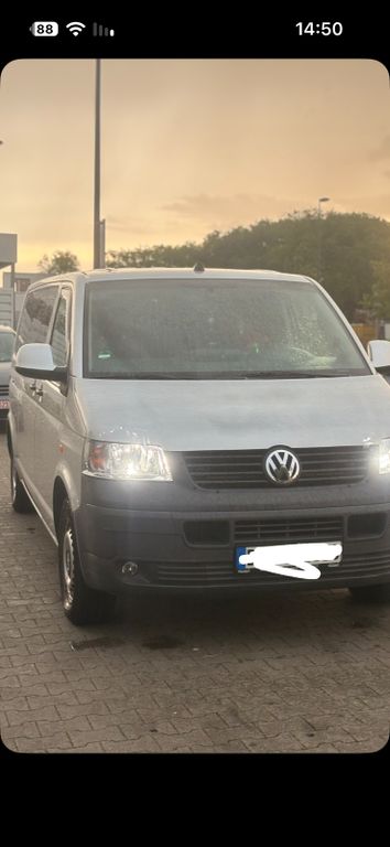 Image of Volkswagen T5 Caravelle