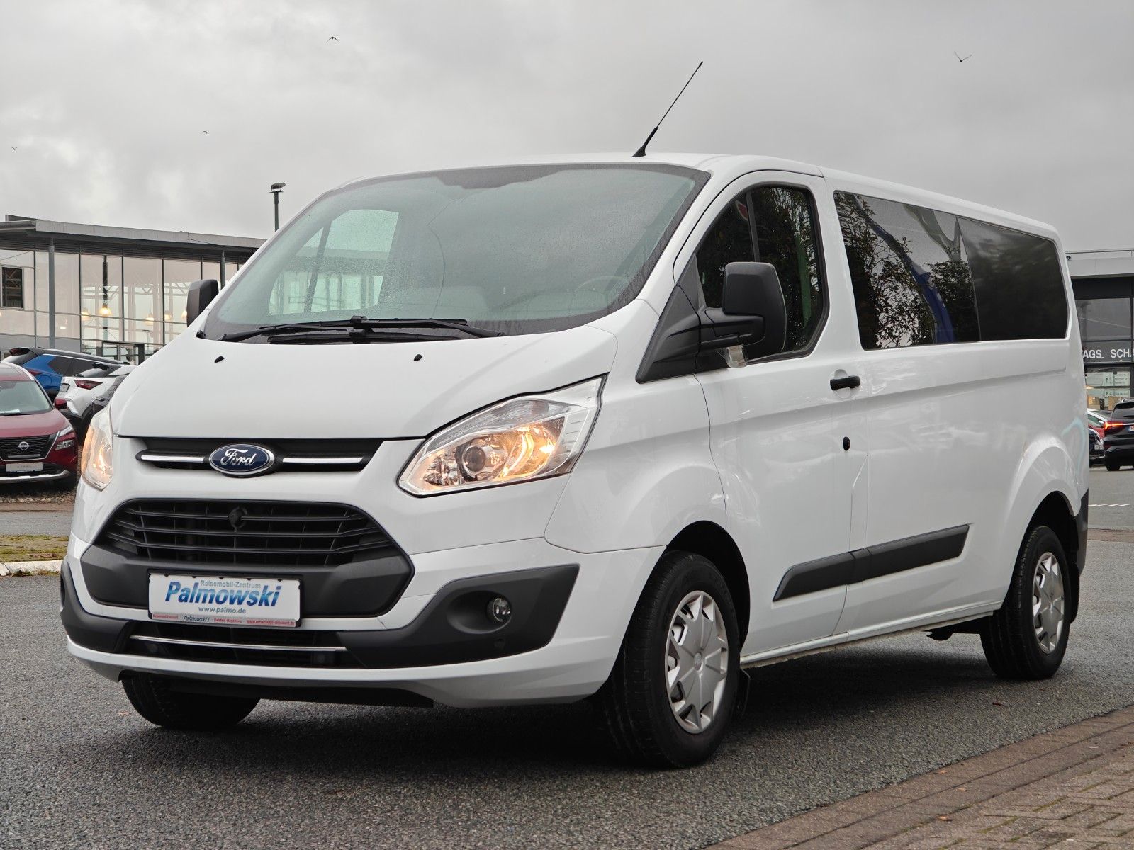 Fahrzeugabbildung Ford Transit Custom Kasten 310 L2 Trend - AHK, 6Sitze