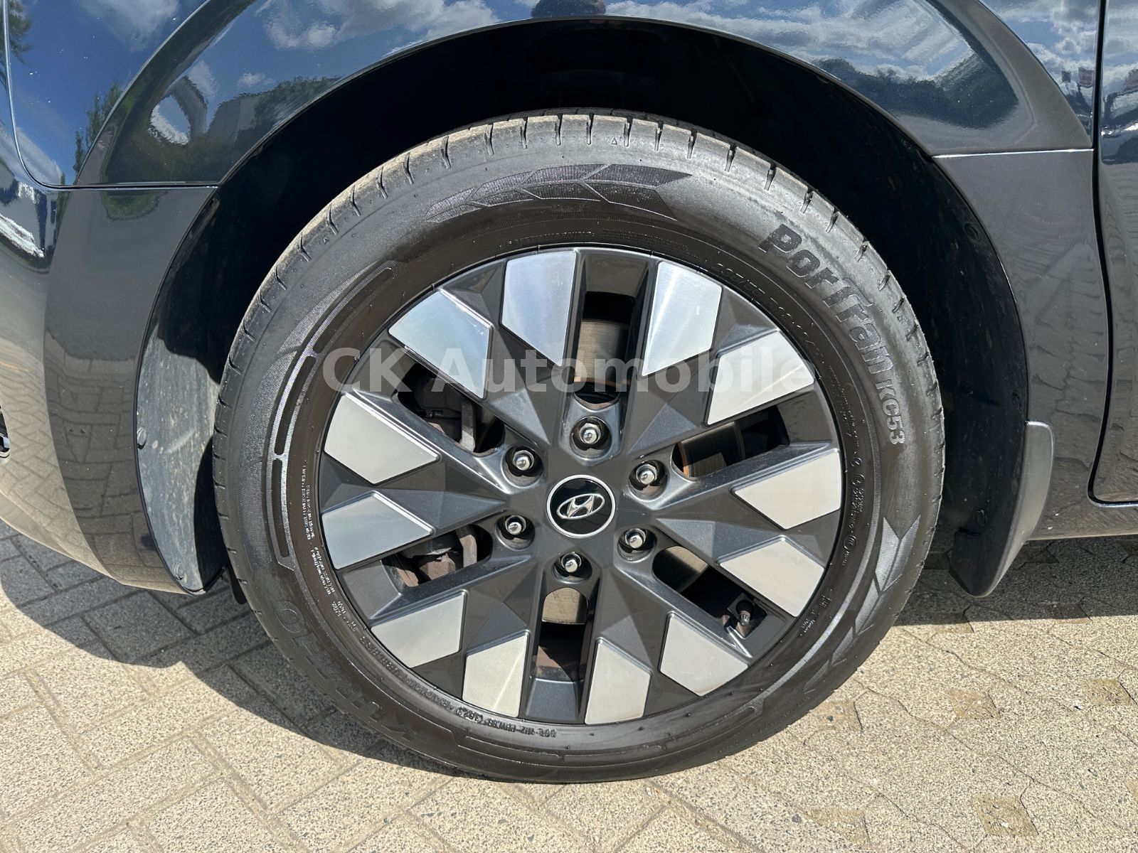 Fahrzeugabbildung Hyundai Staria Premium Signature 4WD/7Sitze/Navi/ACC/AHK