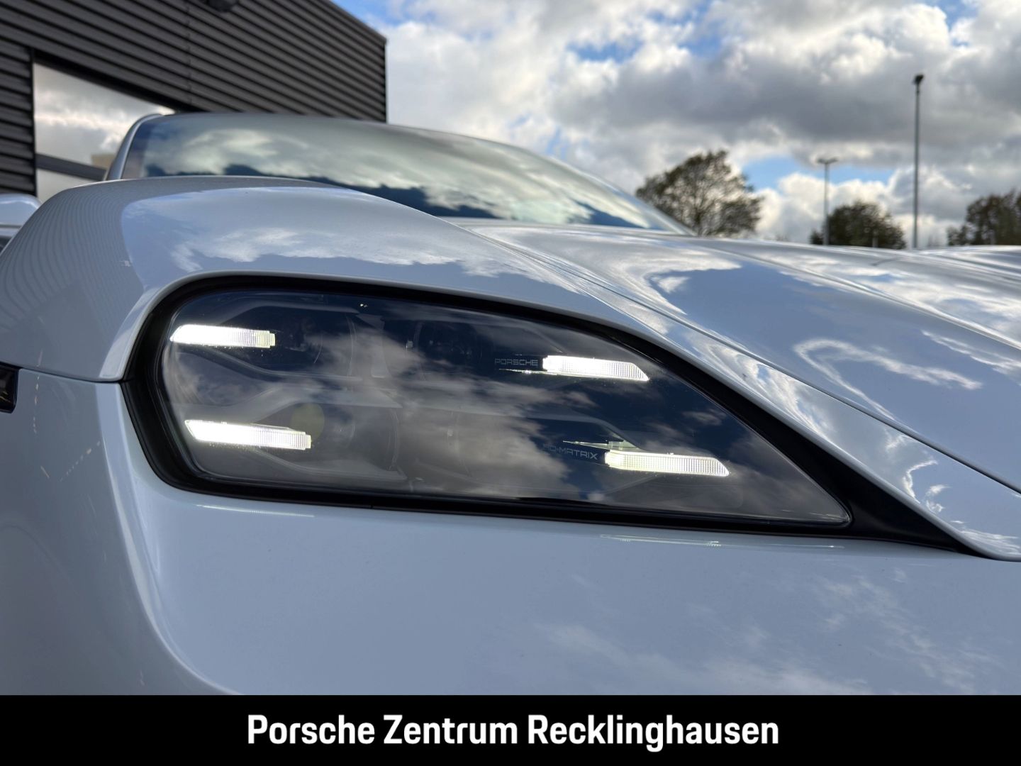 Porsche Taycan Black Edition SportDesign Paket Luftfeder foto 11