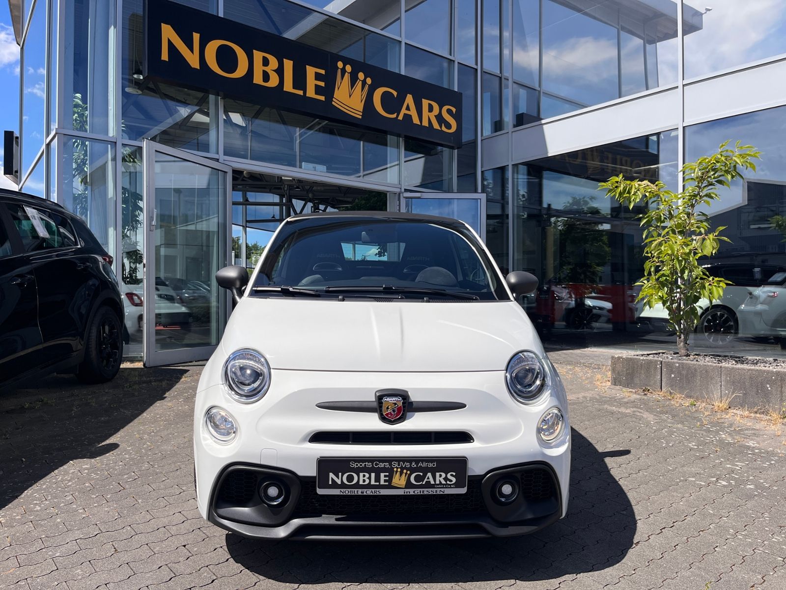 Fahrzeugabbildung Abarth 695C Turismo  LEDER NAV DAB PDC