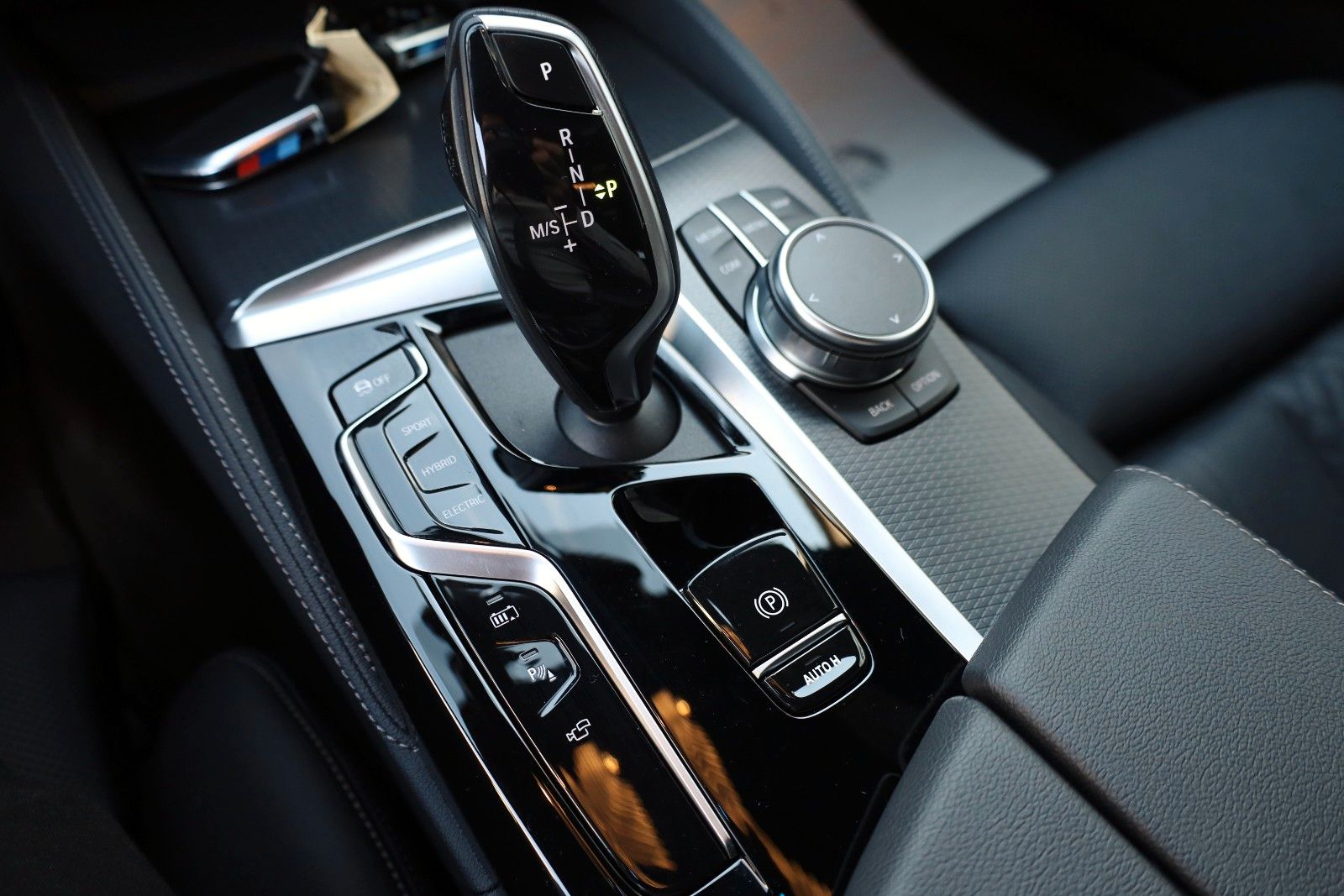 Fahrzeugabbildung BMW 530e Touring M Sport Leder,Navi,LED,Park Assist