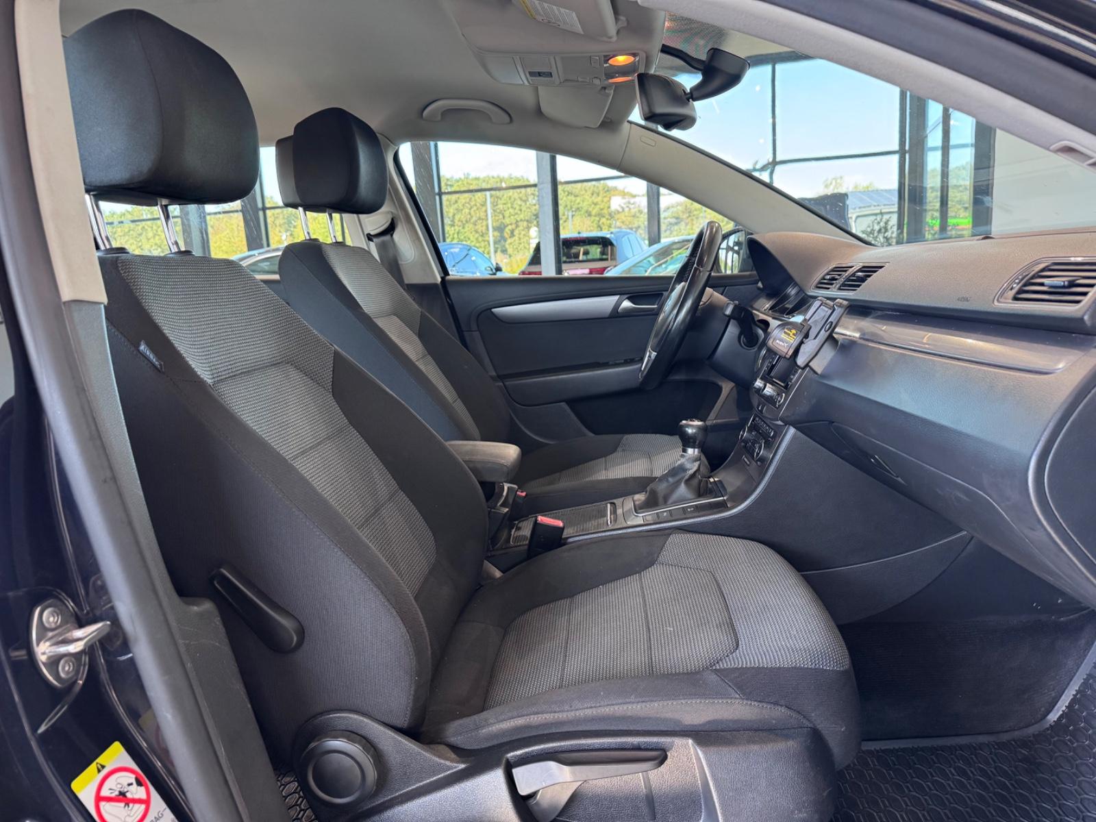 Volkswagen Passat 2010 — photo 30