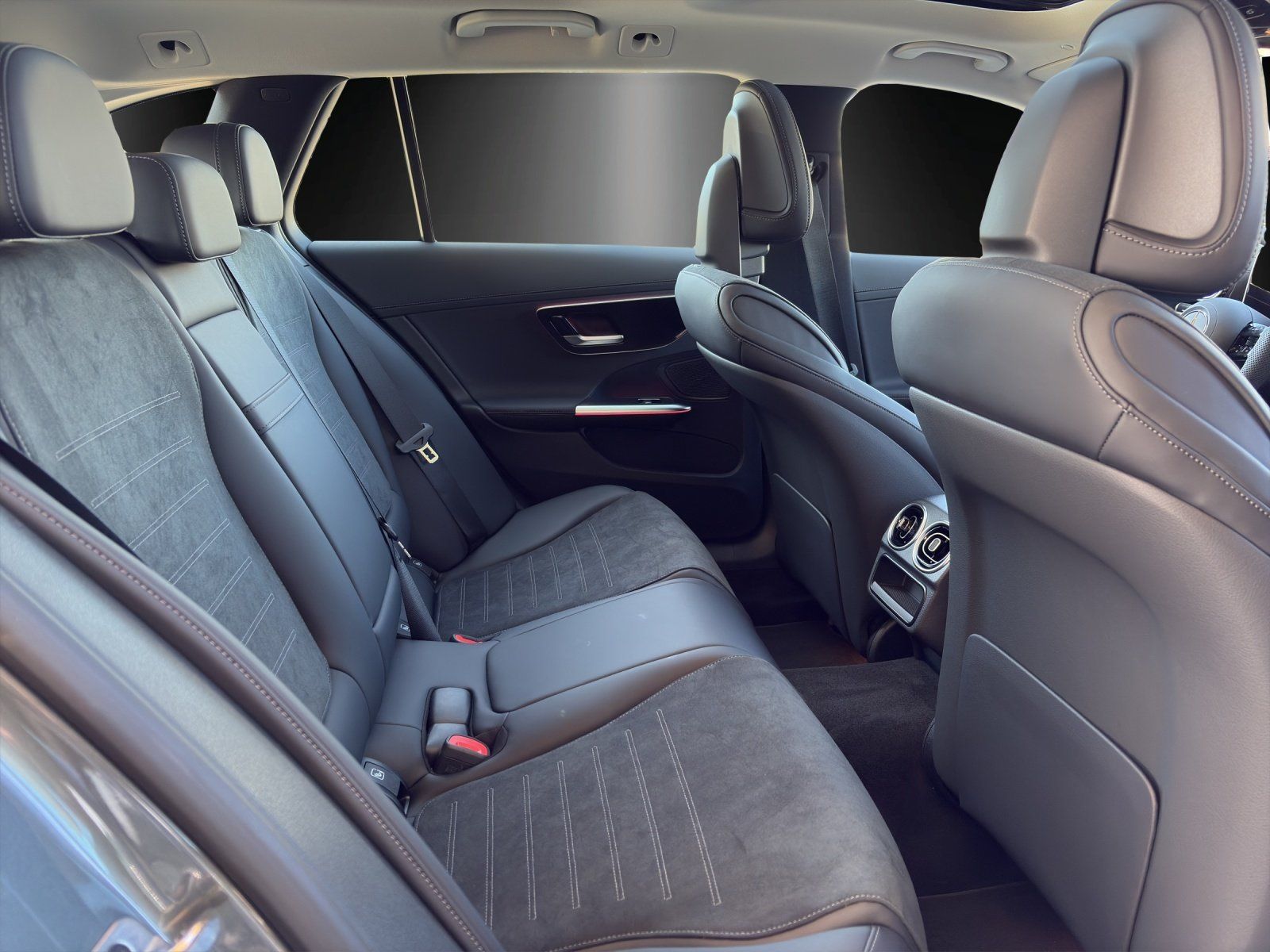 Fahrzeugabbildung Mercedes-Benz C 300 d T EDITION AMG 360° AHK KEYGO PANO MEMORY