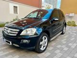 Mercedes-Benz Mercedes ML320CDI 7Gang Schwarz Voll Ausst... - Mercedes-Benz ML 320 in Berlin