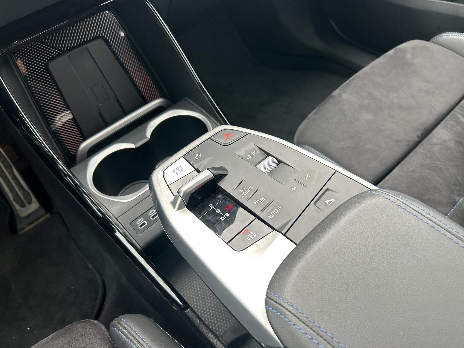 BMW iX1 xDrive30 M Sport AHK Pano Head-Up H/K, миниатюра 13