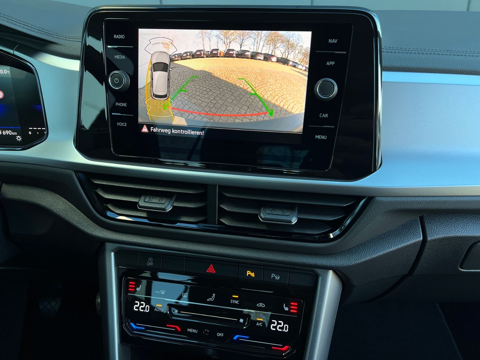 Fahrzeugabbildung Volkswagen T-Roc Life 1.0 TSI *AHK, LED, App-Connect, 16'-L