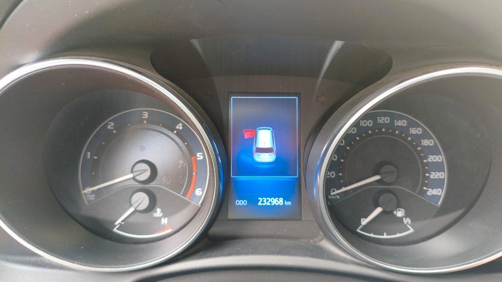 Toyota Auris 2015 — photo 10