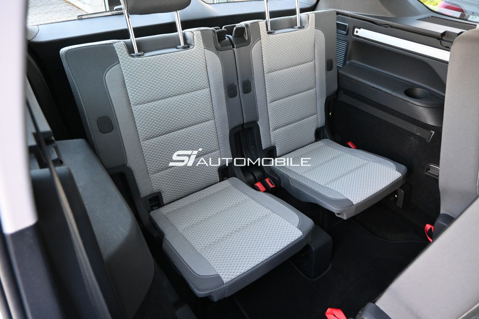 Fahrzeugabbildung Volkswagen Touran 2.0 TDI DSG °ACC°AHK°DYNAUDIO°7-SI°STHZ°