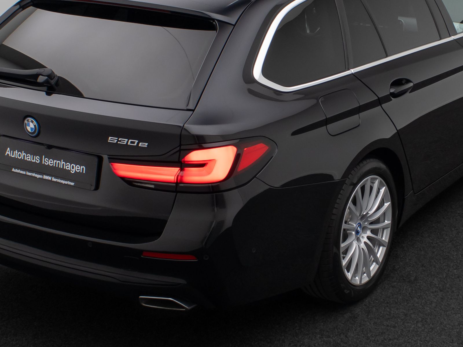 Fahrzeugabbildung BMW 530e Alarm AHK HUD DAB 4xKlima HiFi Leder Sport