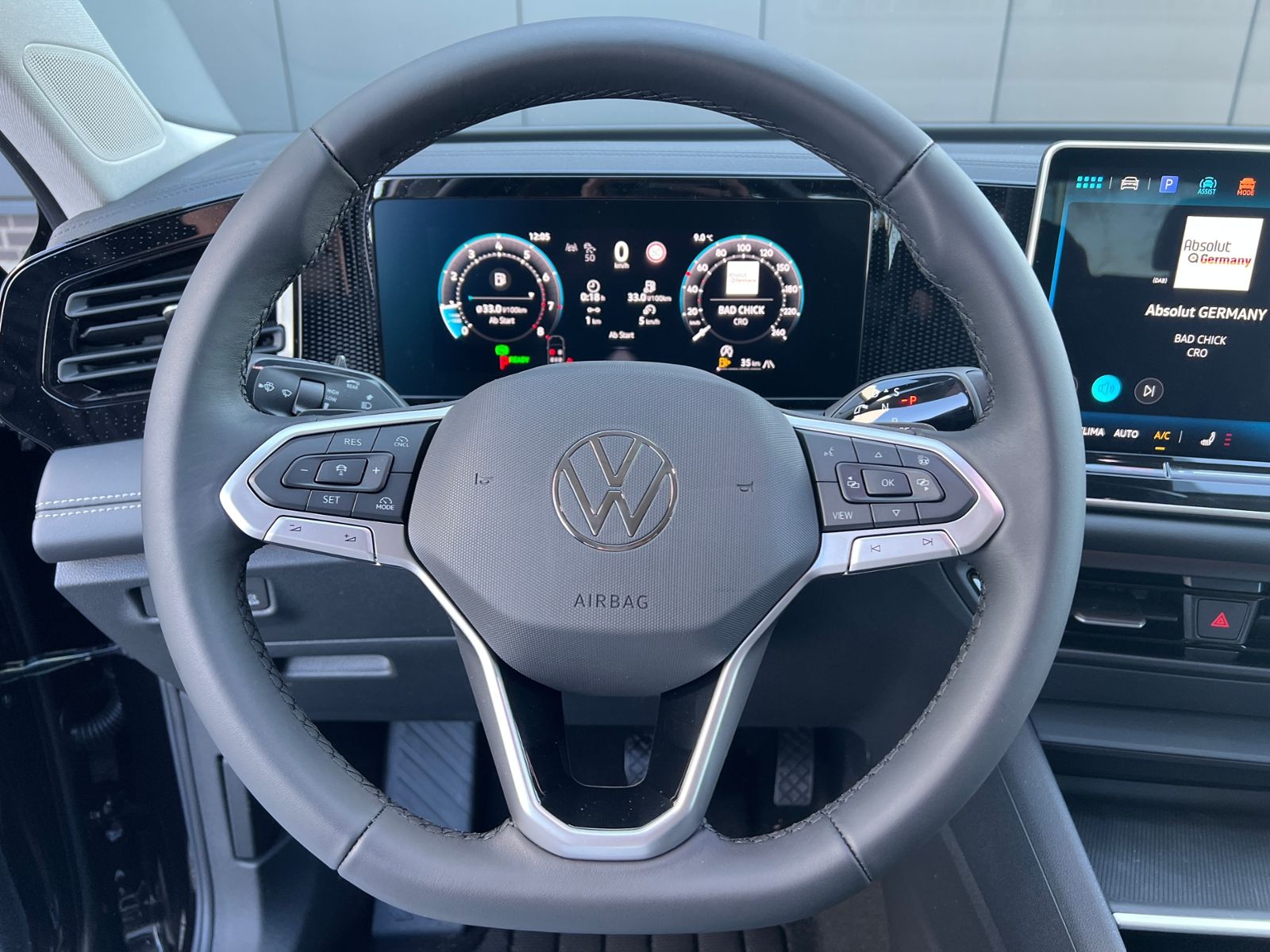 Fahrzeugabbildung Volkswagen Tiguan LIFE 1.5 eTSI DSG *AHK, LED Plus, Kamera,