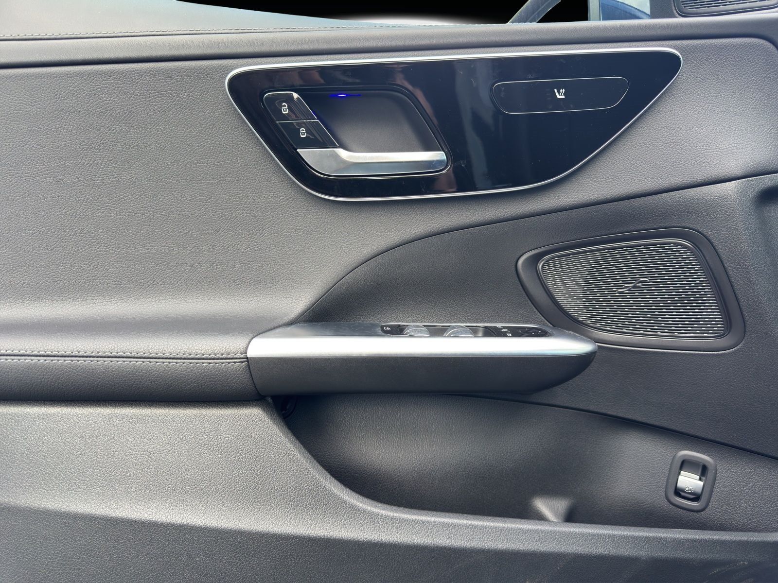 Fahrzeugabbildung Mercedes-Benz C 220d T Avantg 19"AMG Standhz AHK KeyGo HUD HAL