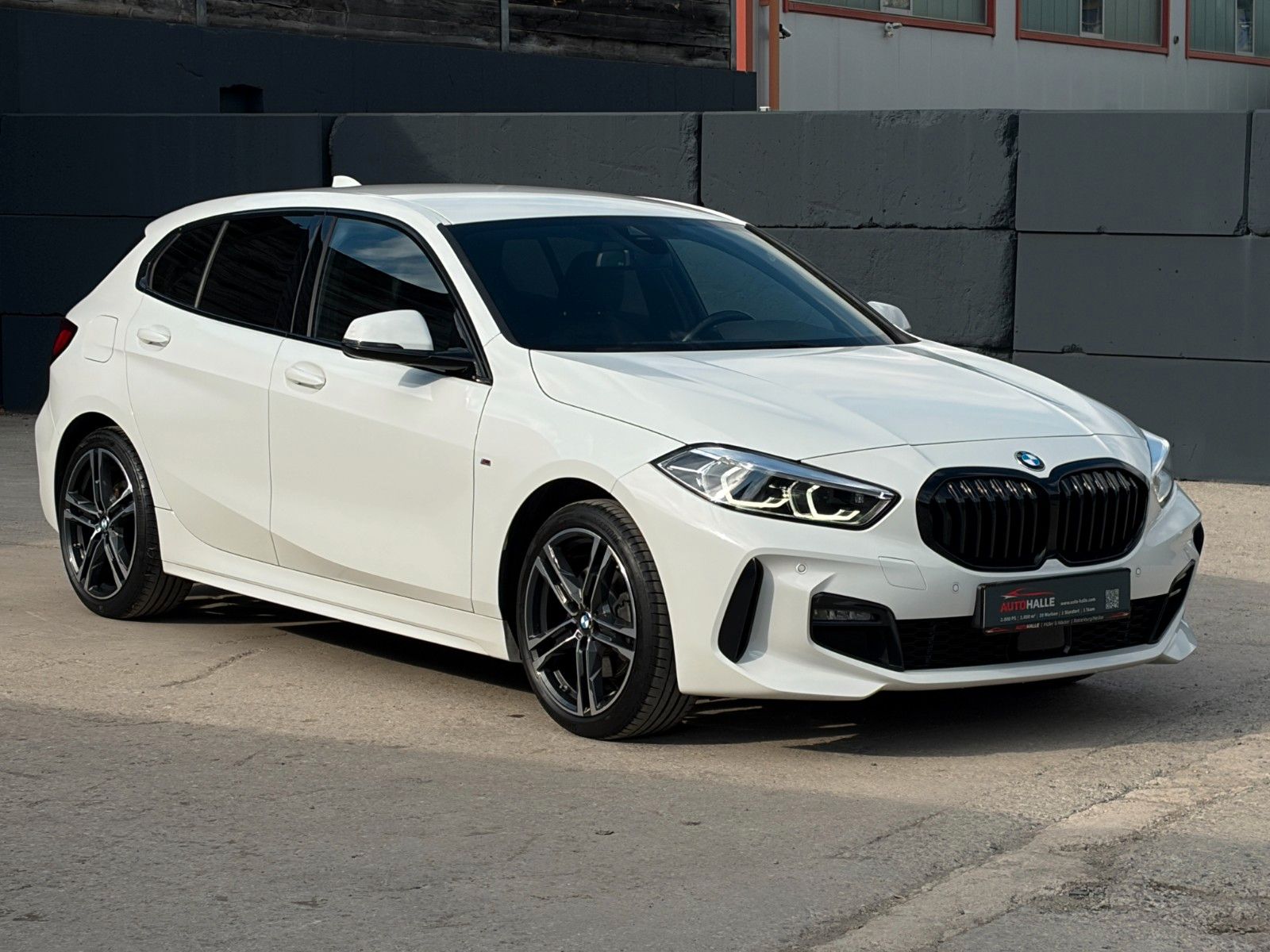 Fahrzeugabbildung BMW 118i M Sport SHZ HiFi Adap. LED PDC TEMP CarPlay