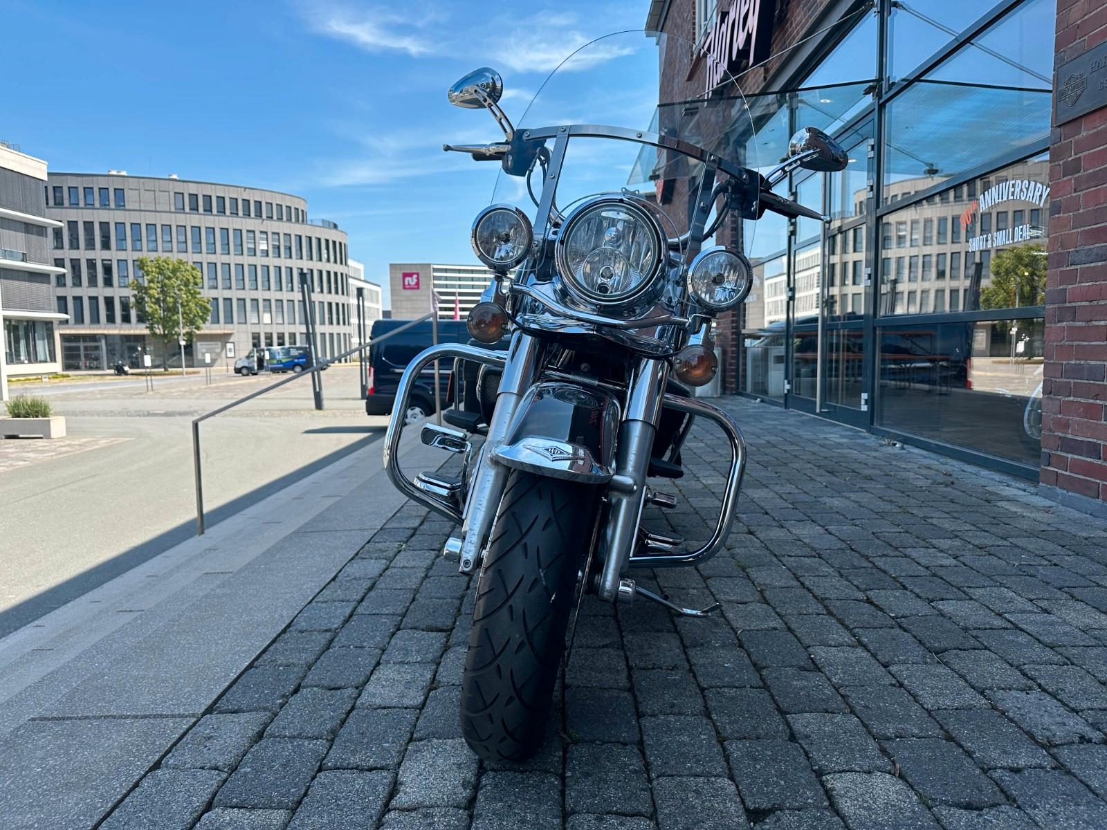 Harley-Davidson FLHRC Roadking Classic