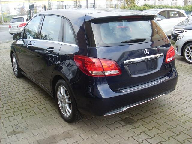Mercedes-Benz B 180