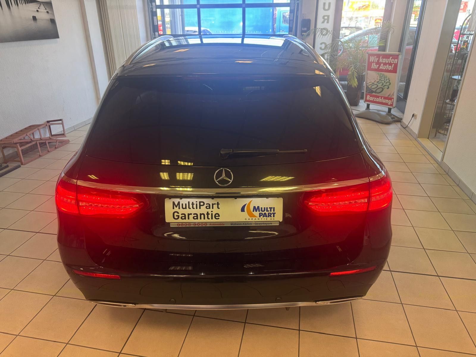 Fahrzeugabbildung Mercedes-Benz E 400 T-Modell 4Matic/LED/PANORAMA/AMG-LINE/NAVI