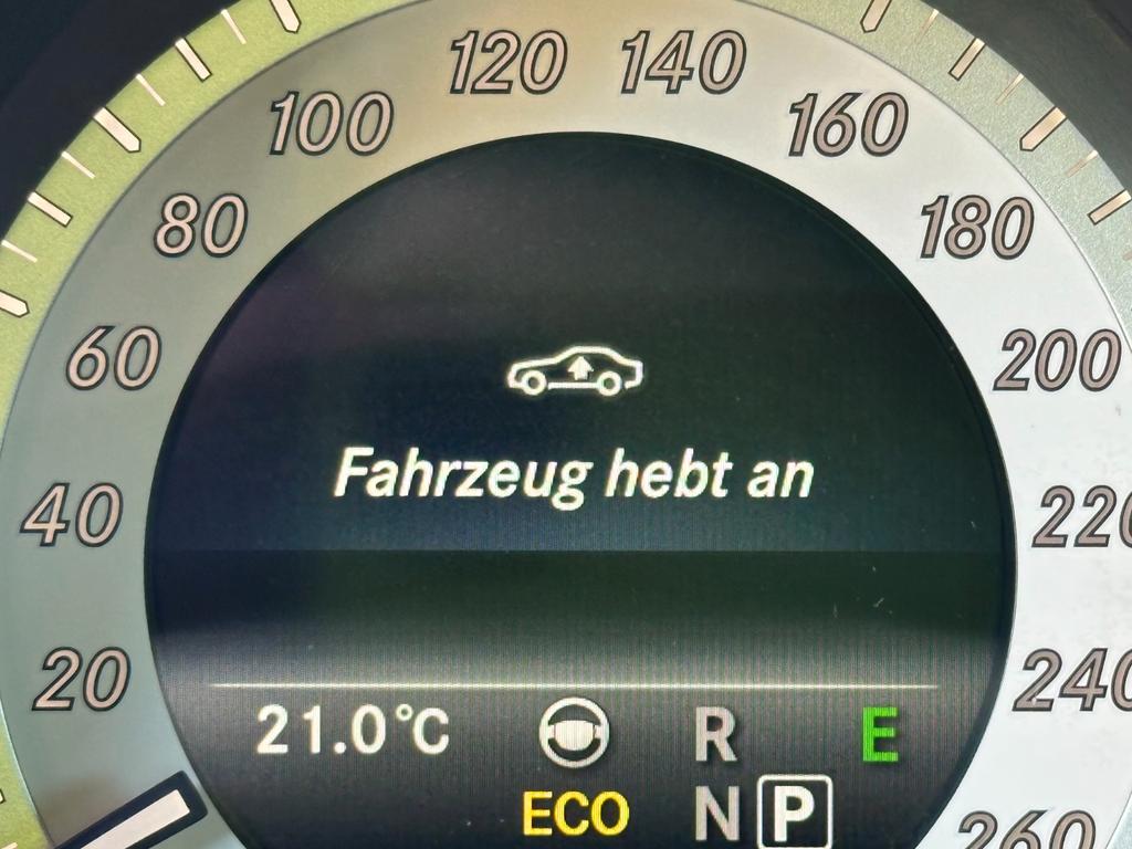 Mercedes-Benz E 220