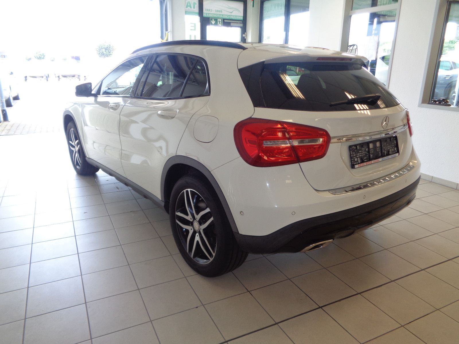 Fahrzeugabbildung Mercedes-Benz GLA 220 / NAVI / KAMERA / PANO / AUTOMATIK