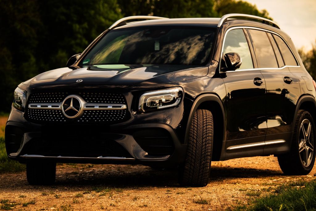 Image of Mercedes-Benz GLB 220