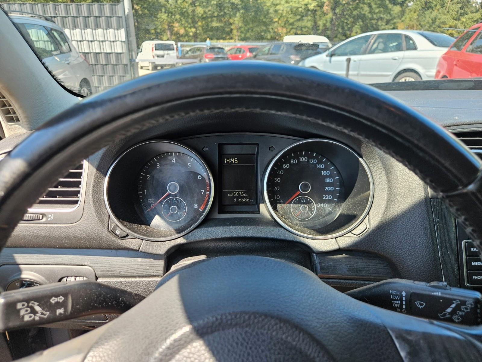Volkswagen Golf 2010 — photo 12