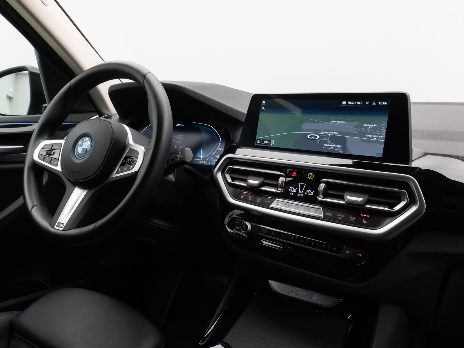 Fahrzeugabbildung BMW X3 xD30e Kamera DAB HiFi Komfort MSport 19Zoll
