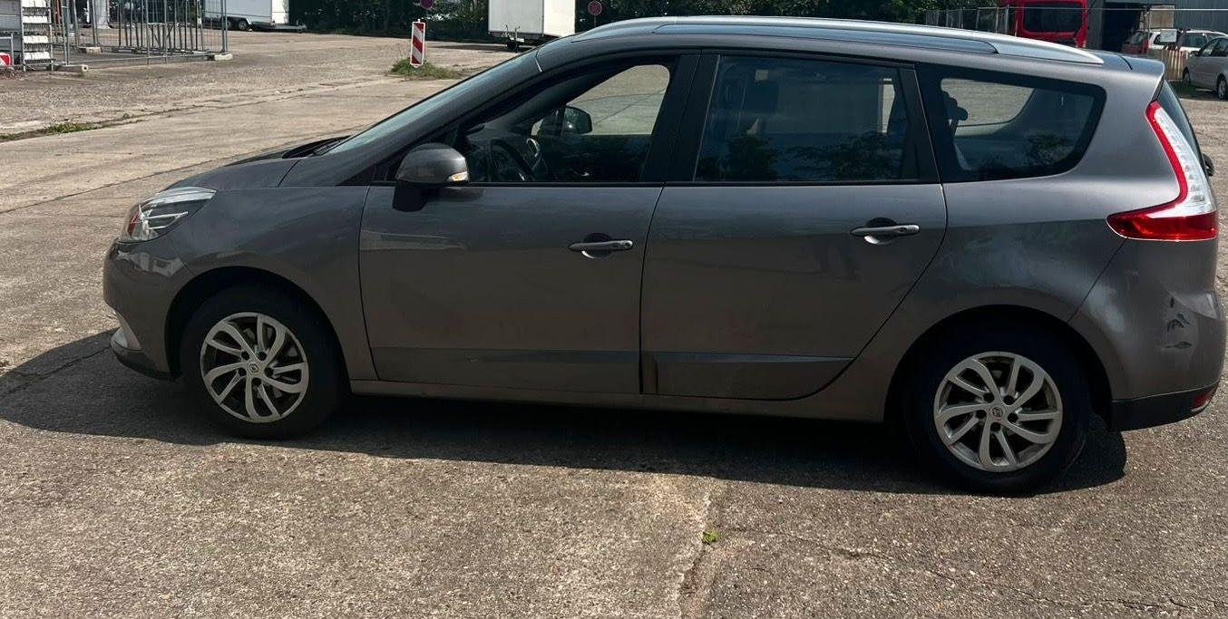 Renault Scenic 2014 — салон